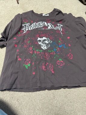 Daydreamer Black Graphic Tee with Red Roses and White Skull